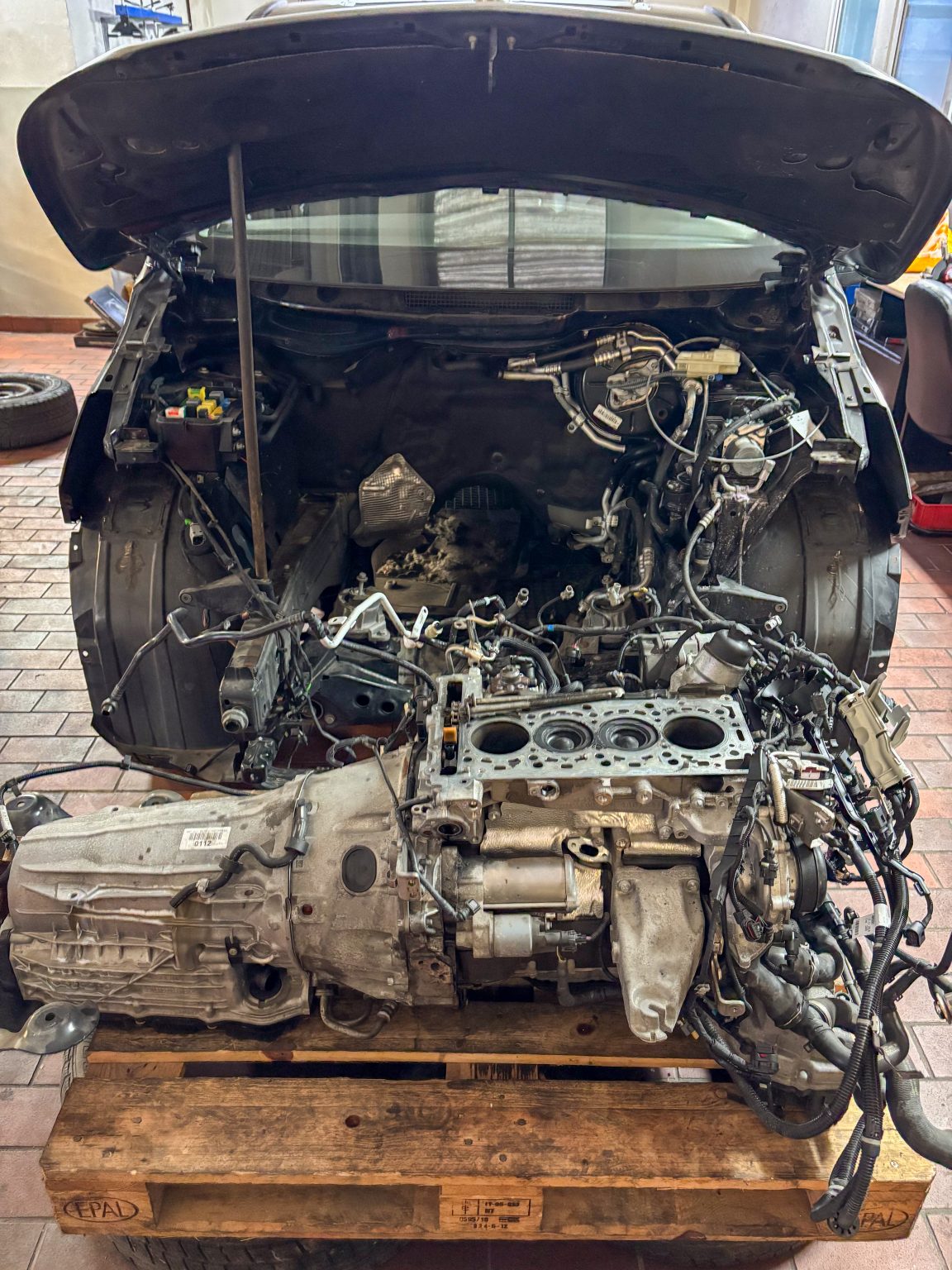 Ausgebauter Motor mit Getriebe V-Klasse Mercedes ins Grevenbroich