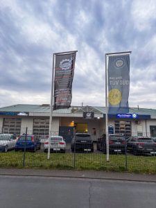 KFZ-Meisterwerkstatt Grevenbroich blick von der Rudolf-Diesel-Straße. Frontal