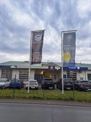 KFZ-Meisterwerkstatt Grevenbroich blick von der Rudolf-Diesel-Straße. Frontal